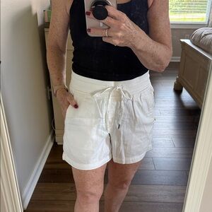 Orvis Women's White Cargo Shorts